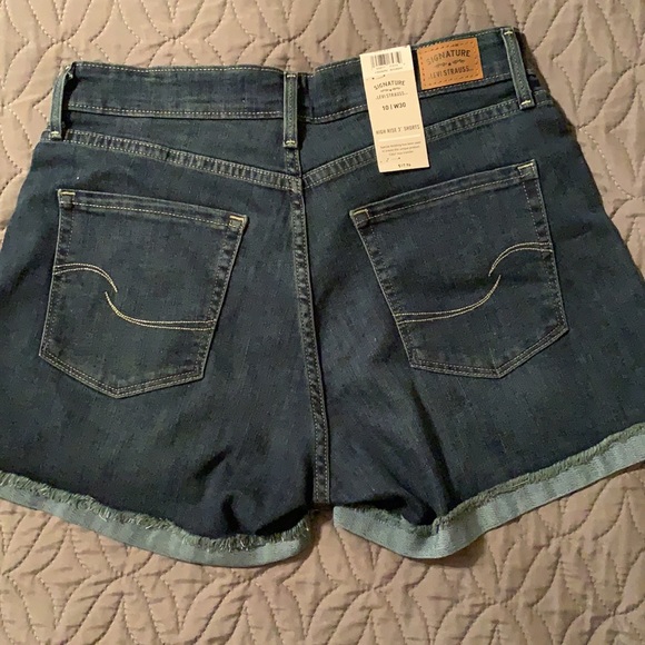 Levi High waist shorts. New with tags. - Picture 2 of 4